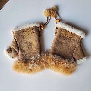 UGGS Sheepskin Fingerless Gloves, size S